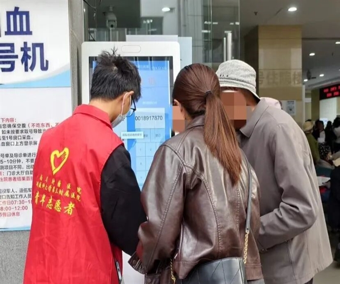 群团工作丨北京大学肿瘤医院云南医院 云南省肿瘤医院 昆明医科大学第三附属医院开展国庆节后“医”路相伴陪诊导诊志愿服务活动